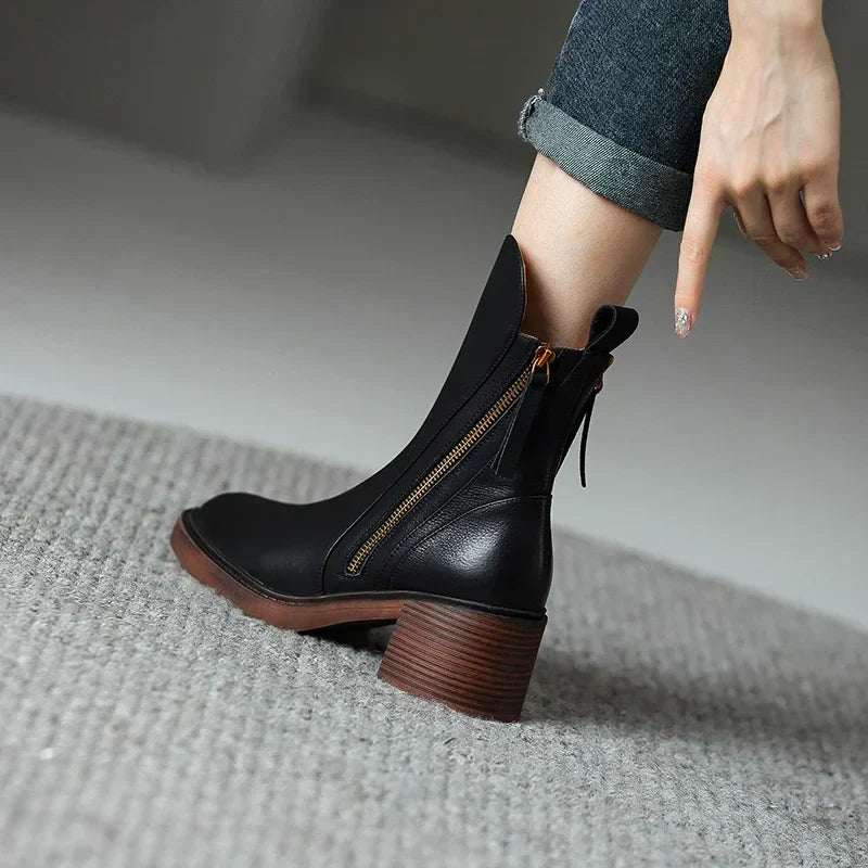 Cora™ | Ankle Boots in Leather with Zipper